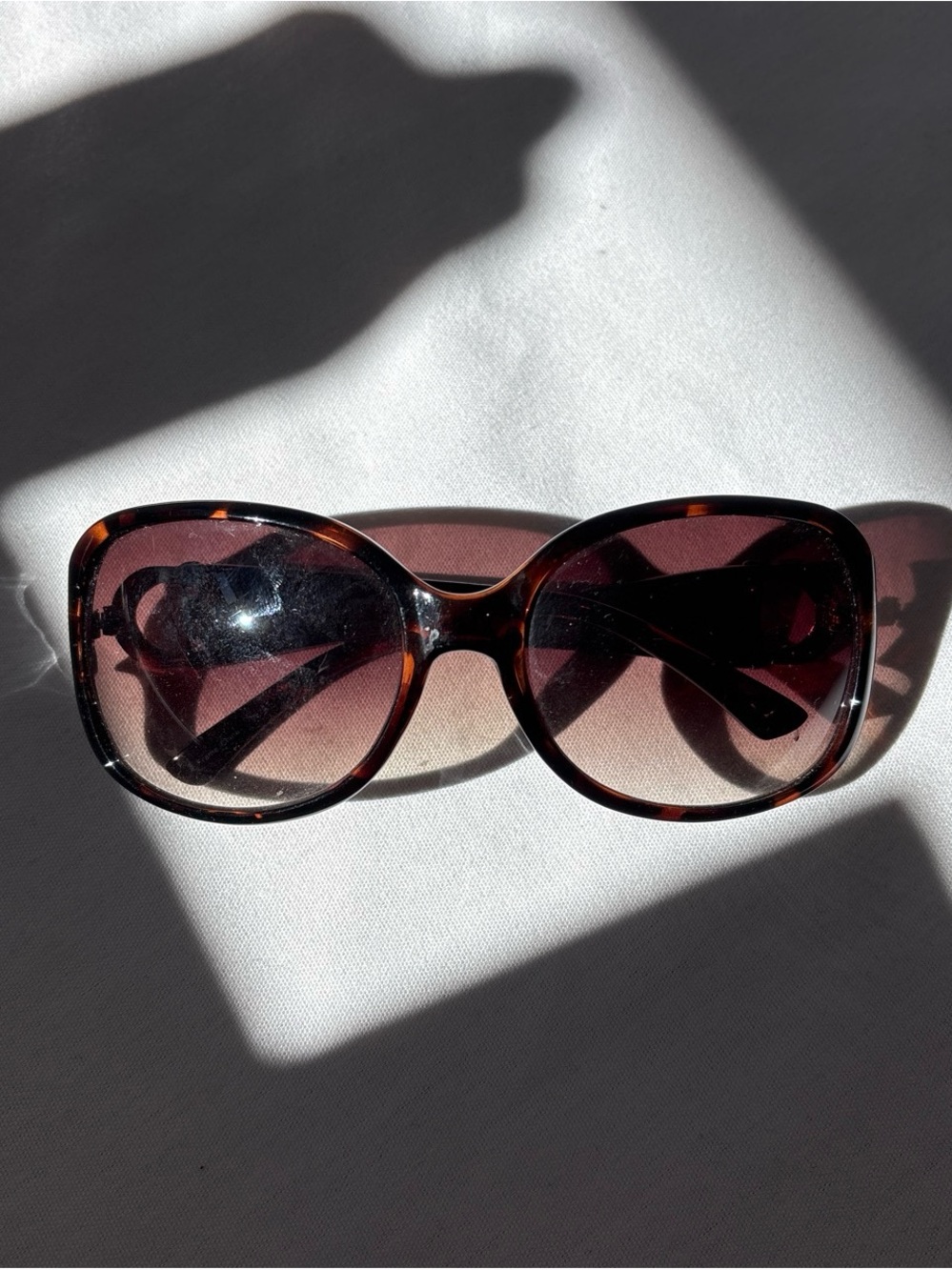 Oscar de la Renta Tortoiseshell Oversized Women's Sunglasses  Gradient Lenses